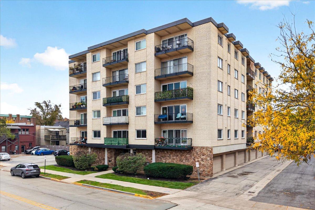7314 Randolph St. #4E, Forest Park, IL 60130