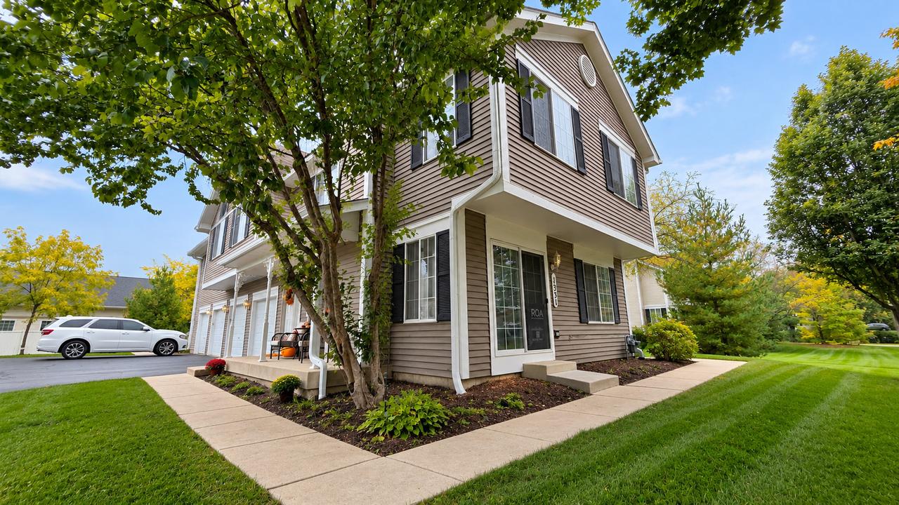 1331 Lowell Dr., South Elgin, IL 60177