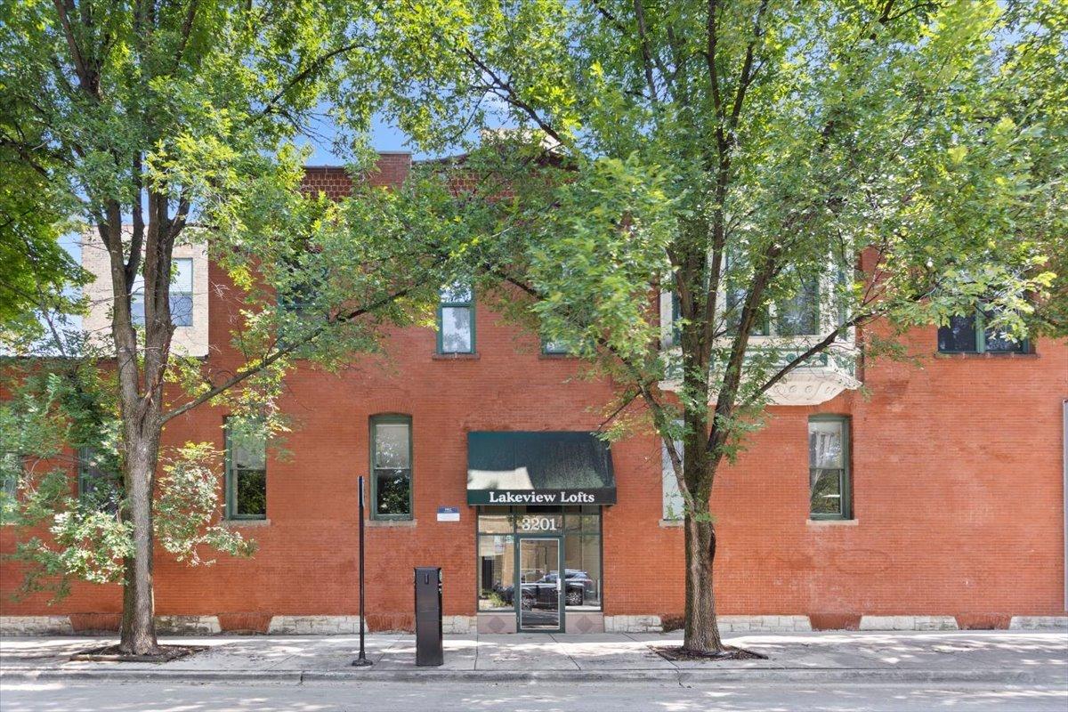3201 N Seminary Ave. #201, Chicago, IL 60657