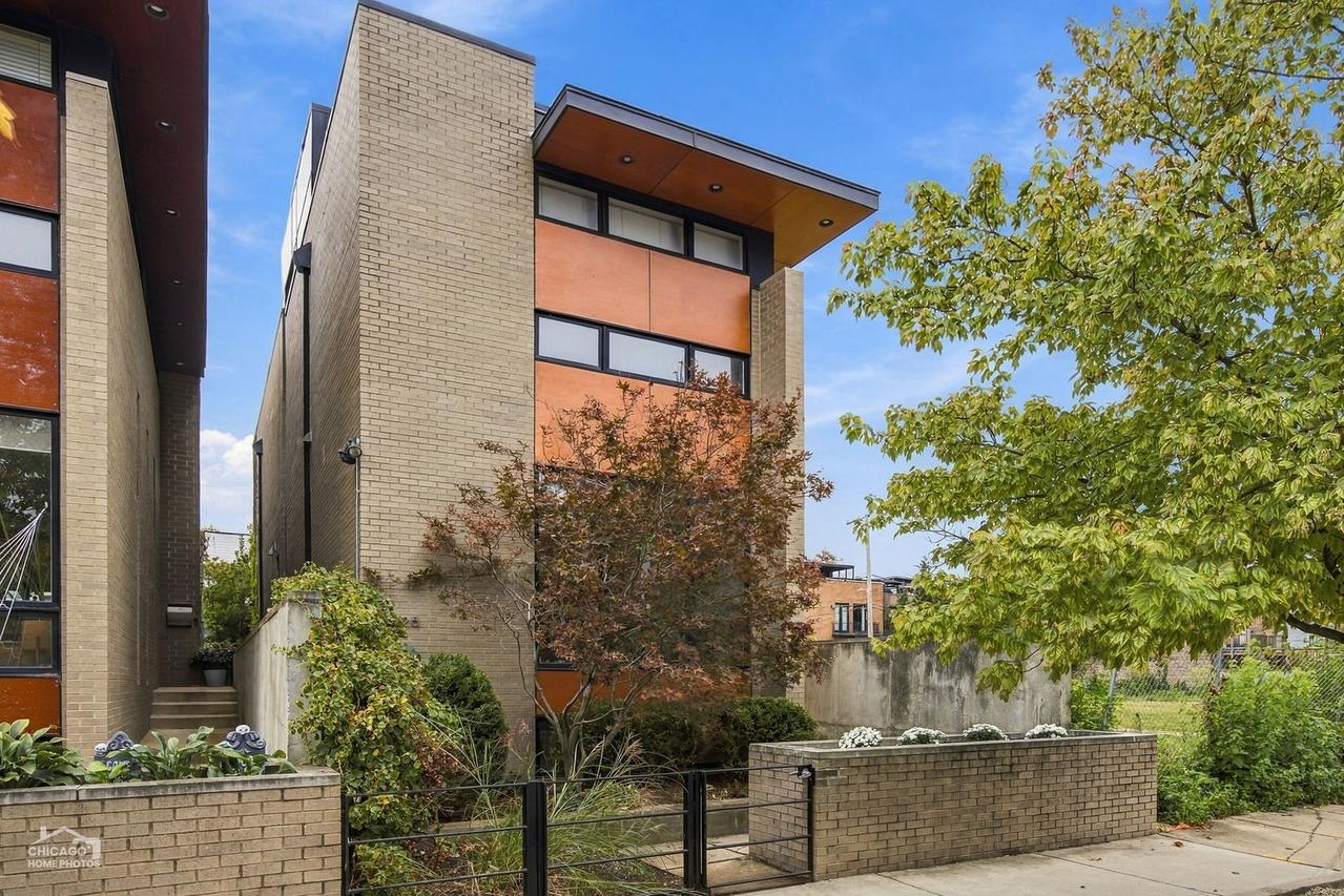 2325 W Erie St., Chicago, IL 60612