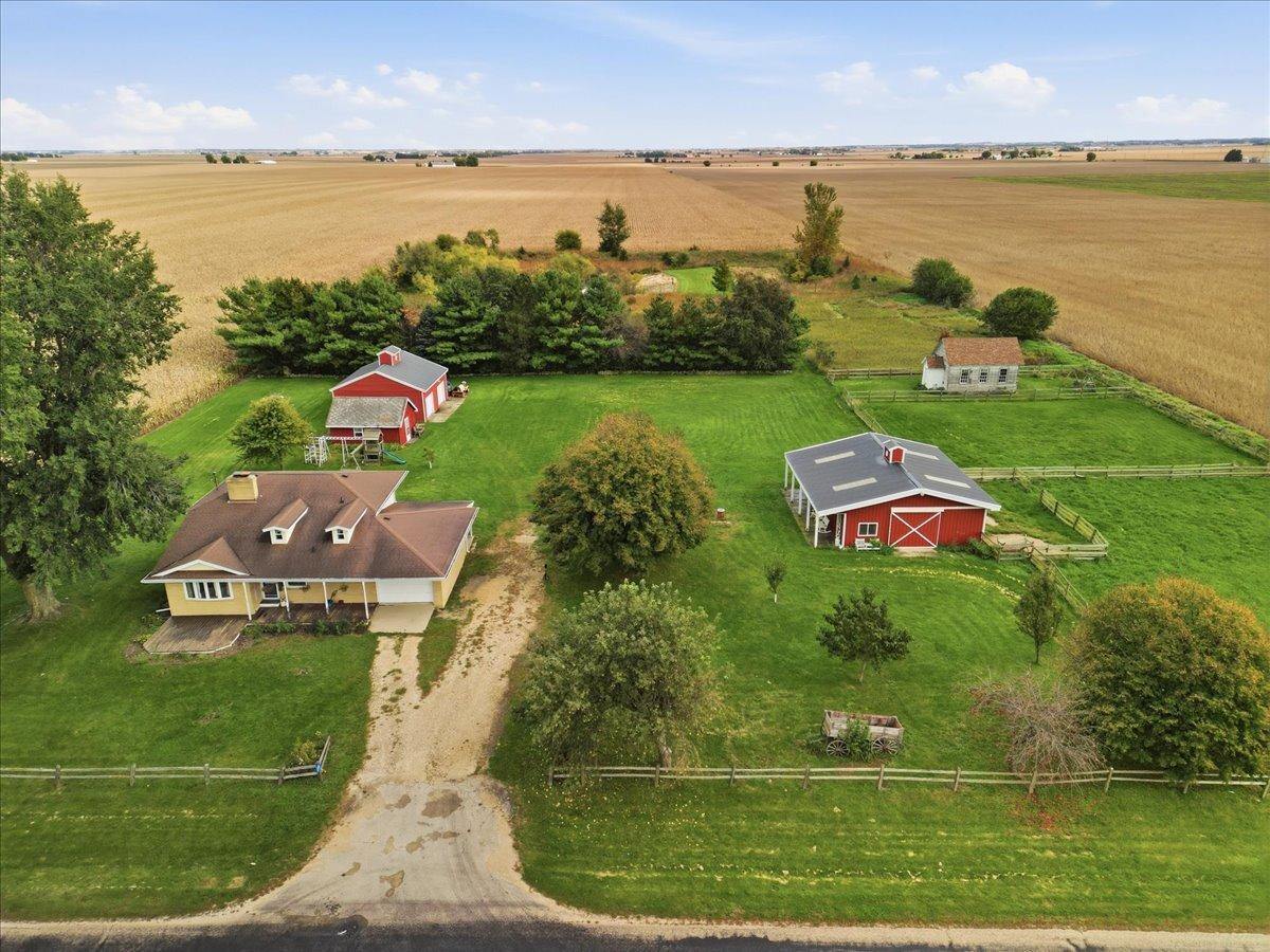 1754 Brooklyn Rd., Ashton, IL 61006