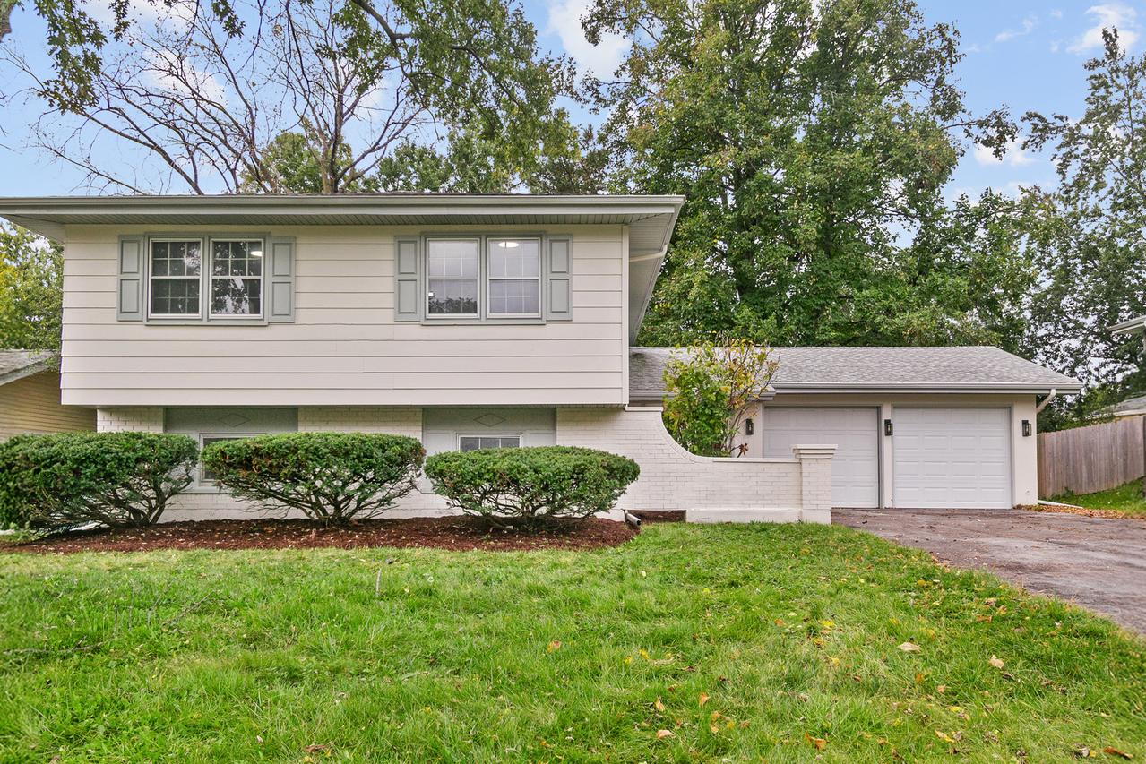 21W741 Huntington Rd., Glen Ellyn, IL 60137