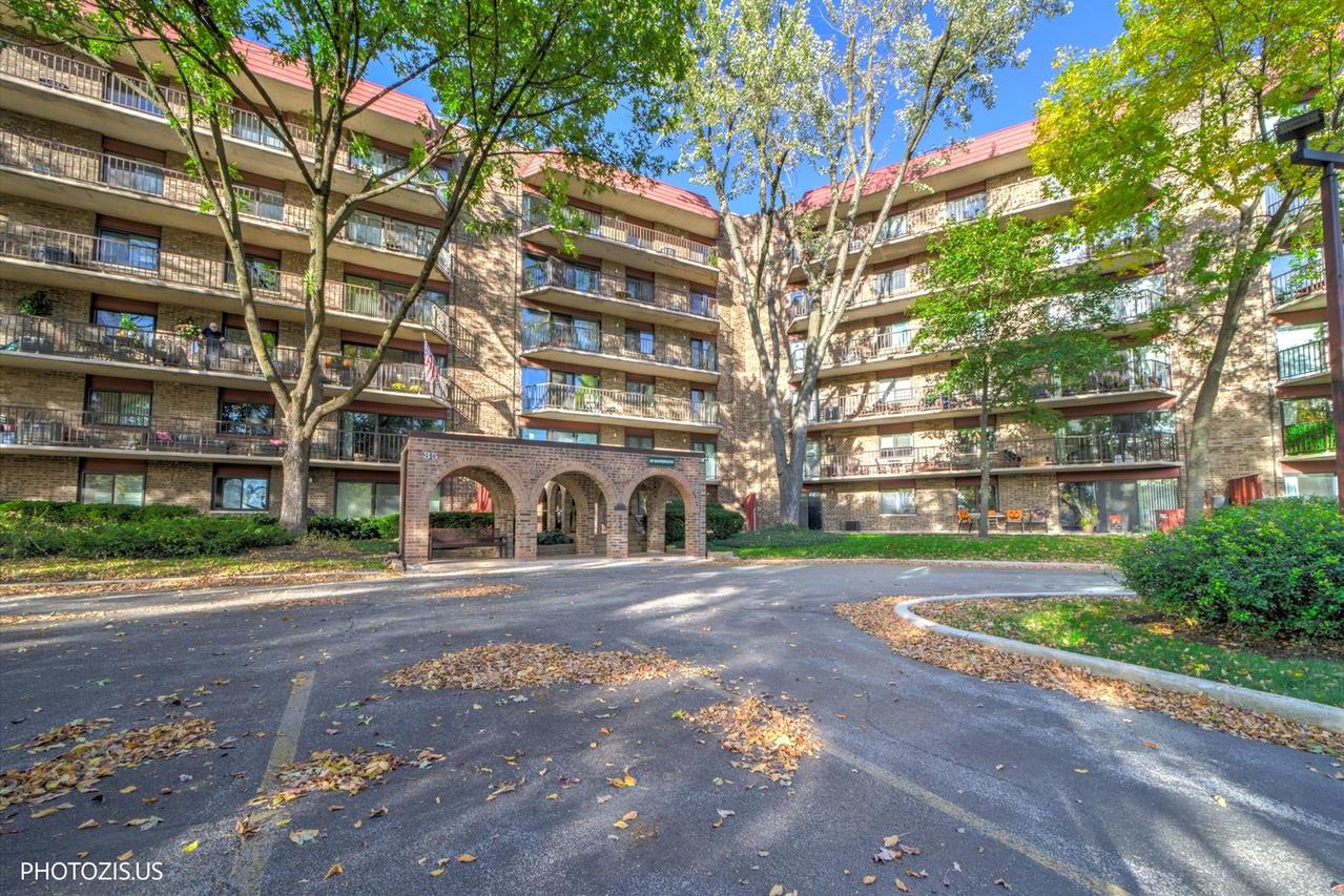 35 S Baybrook Dr. #114, Palatine, IL 60074