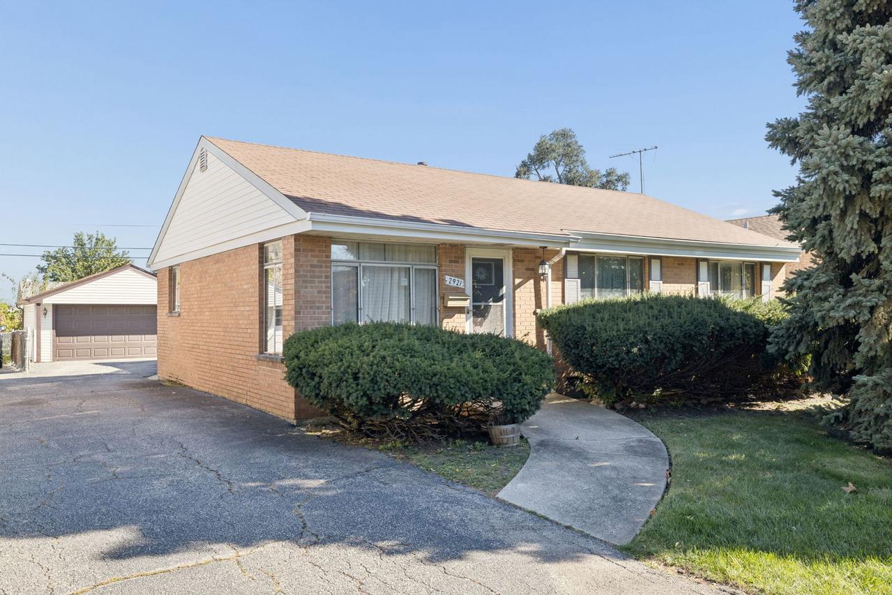 2921 S 10th Ave., Broadview, IL 60155