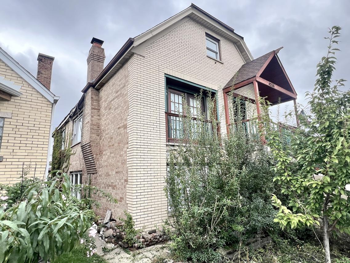 4256 N Meade Ave., Chicago, IL 60634