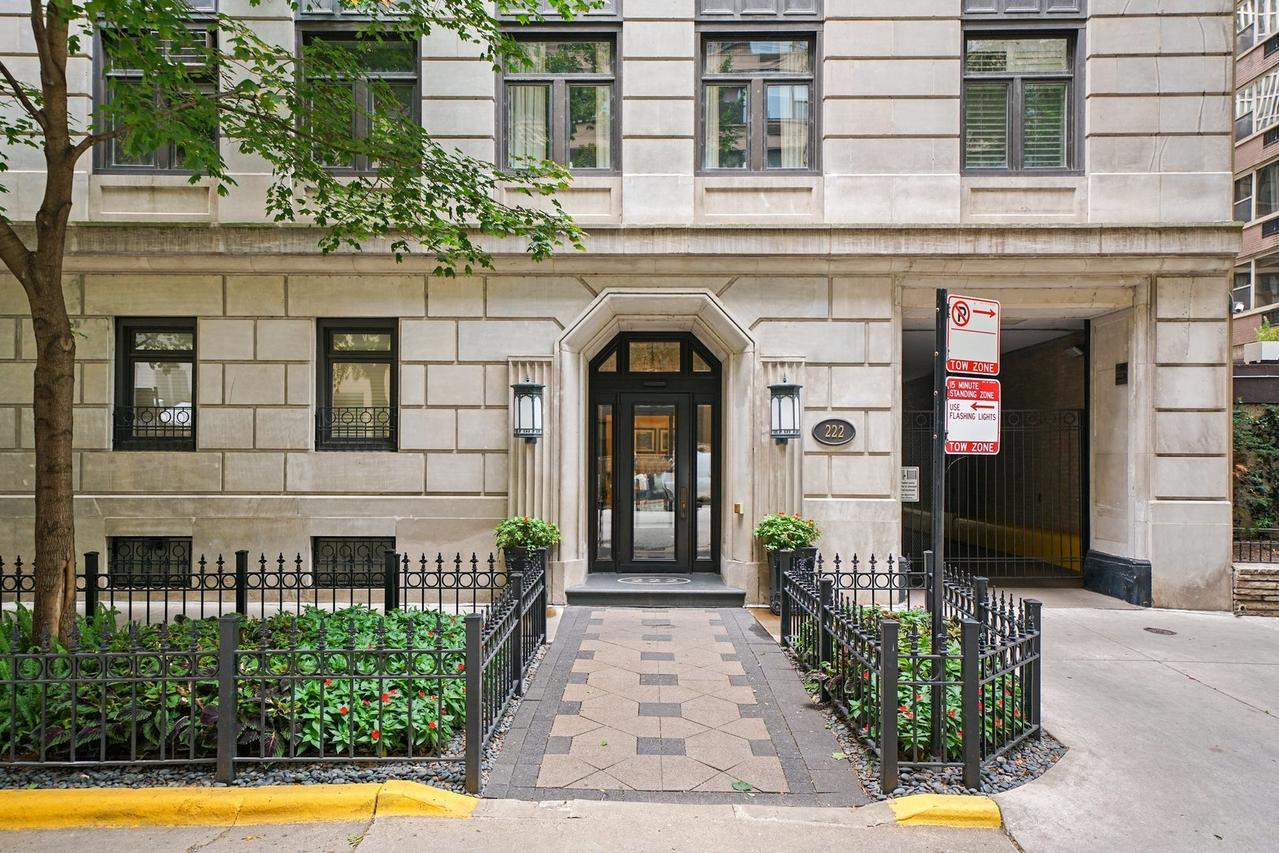 222 E Chestnut St. #5B, Chicago, IL 60611