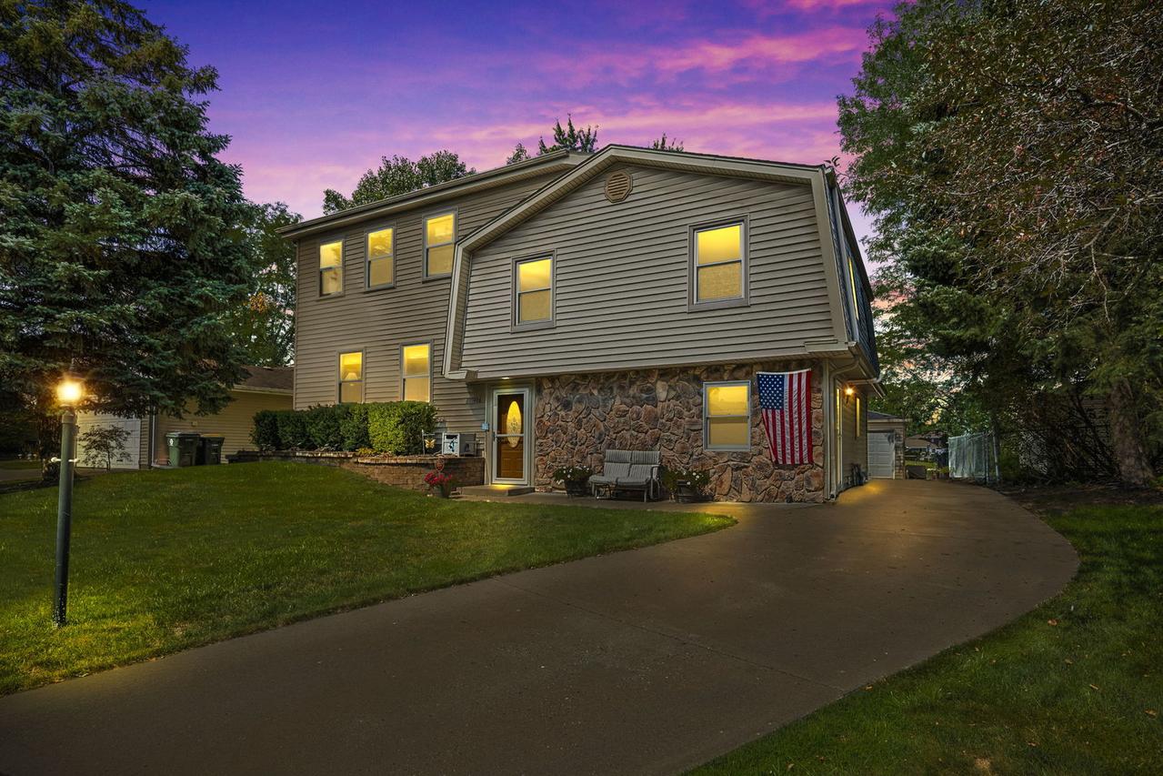 1476 Worden Way, Elk Grove Village, IL 60007
