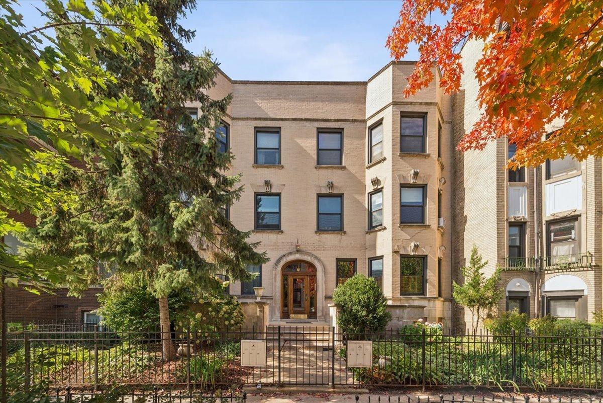 3808 N Pine Grove Ave. #1S, Chicago, IL 60613