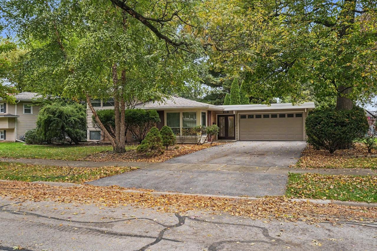 213 Triton Ln., Naperville, IL 60540