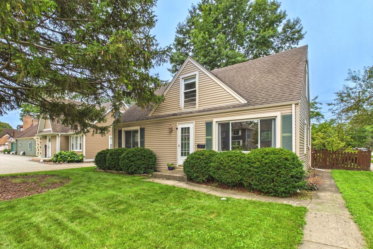 520 N Eastwood Ave., Mount Prospect, IL 60056
