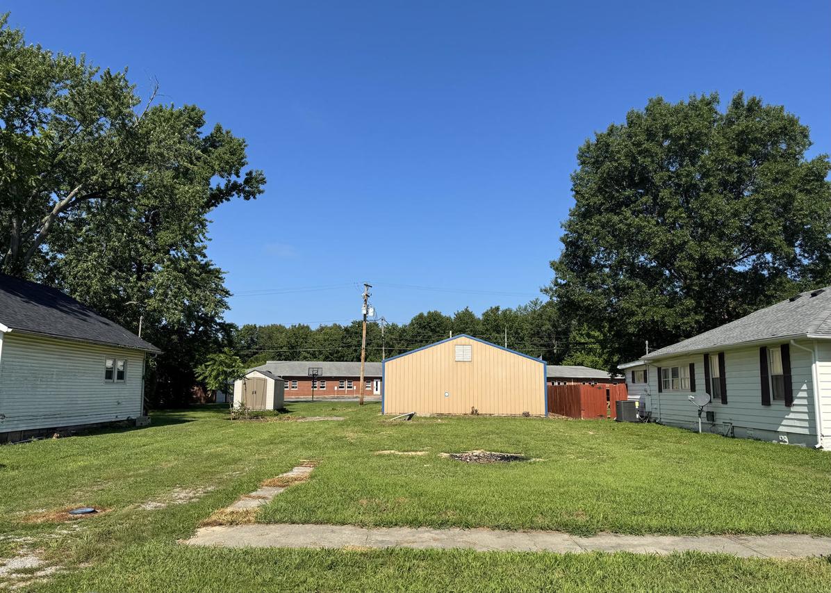 513 N 6th St., Elkville, IL 62932