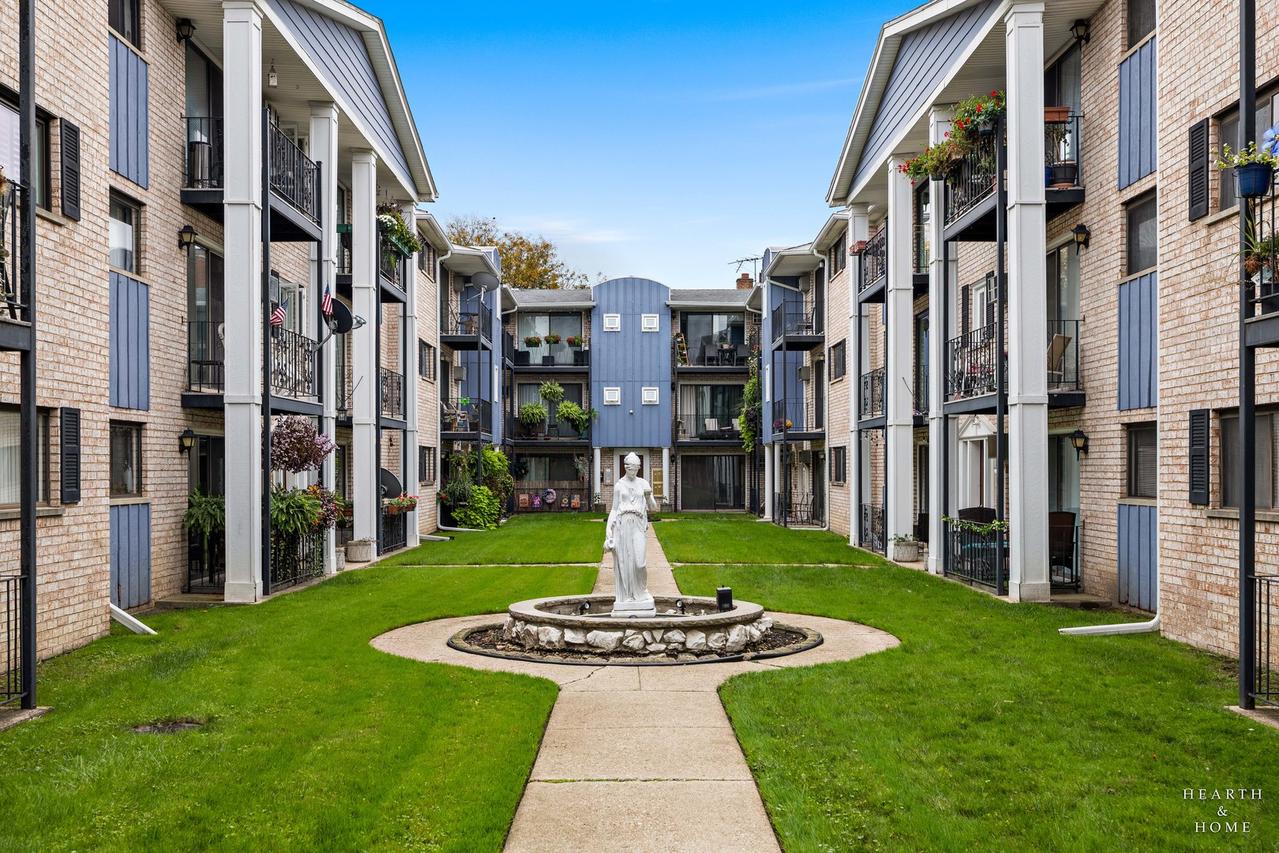 8519 W Catherine Ave. #380, Chicago, IL 60656