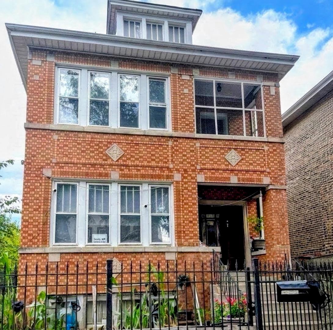 2724 W 43rd St., Chicago, IL 60632