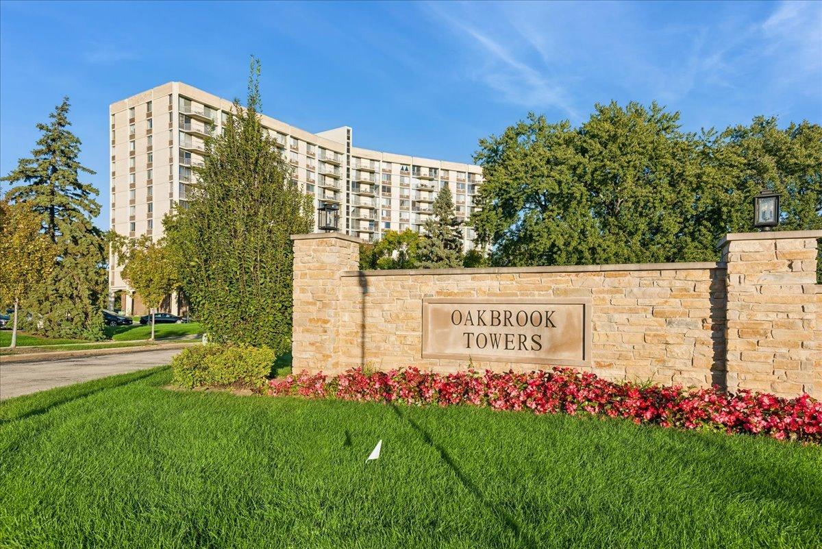 20 N Tower Rd. #6A, Oak Brook, IL 60523