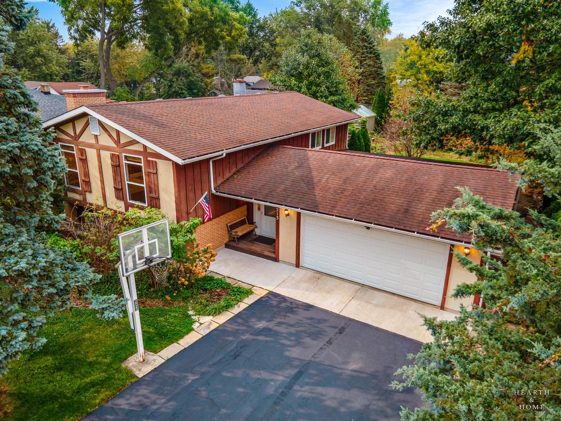 213 Liberty Ave., Fox River Grove, IL 60021