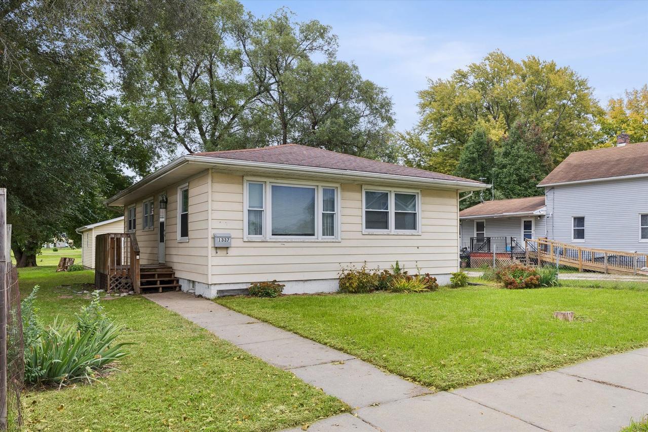 1337 Morton Dr., East Moline, IL 61244