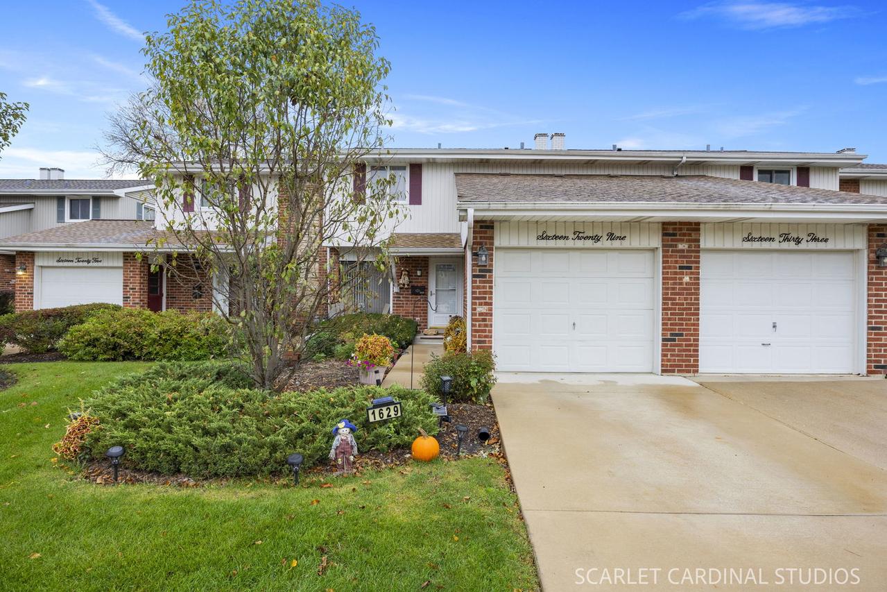 1629 Groton Ct., Wheaton, IL 60189