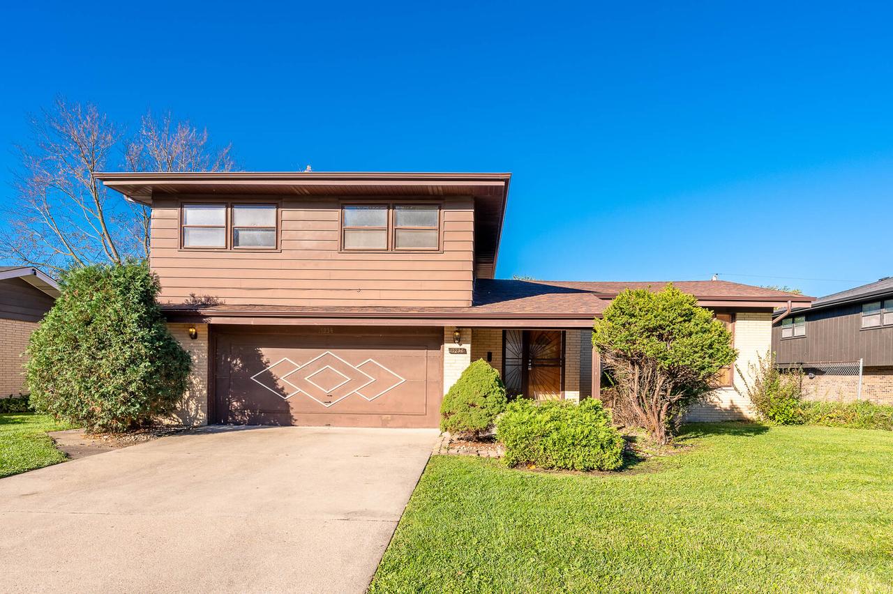 15234 Ingleside Ave., South Holland, IL 60473