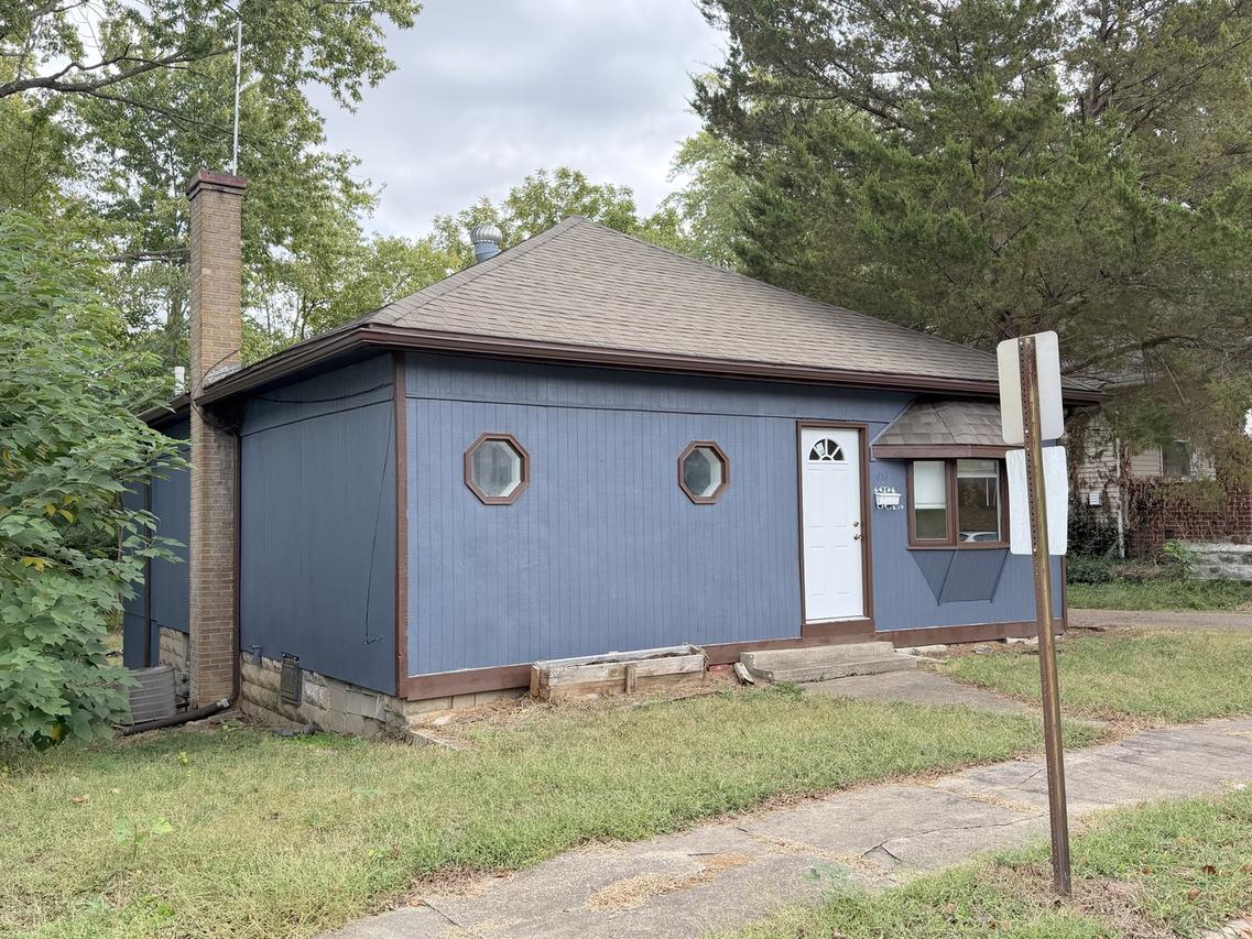 618 N 9th St., Murphysboro, IL 62966