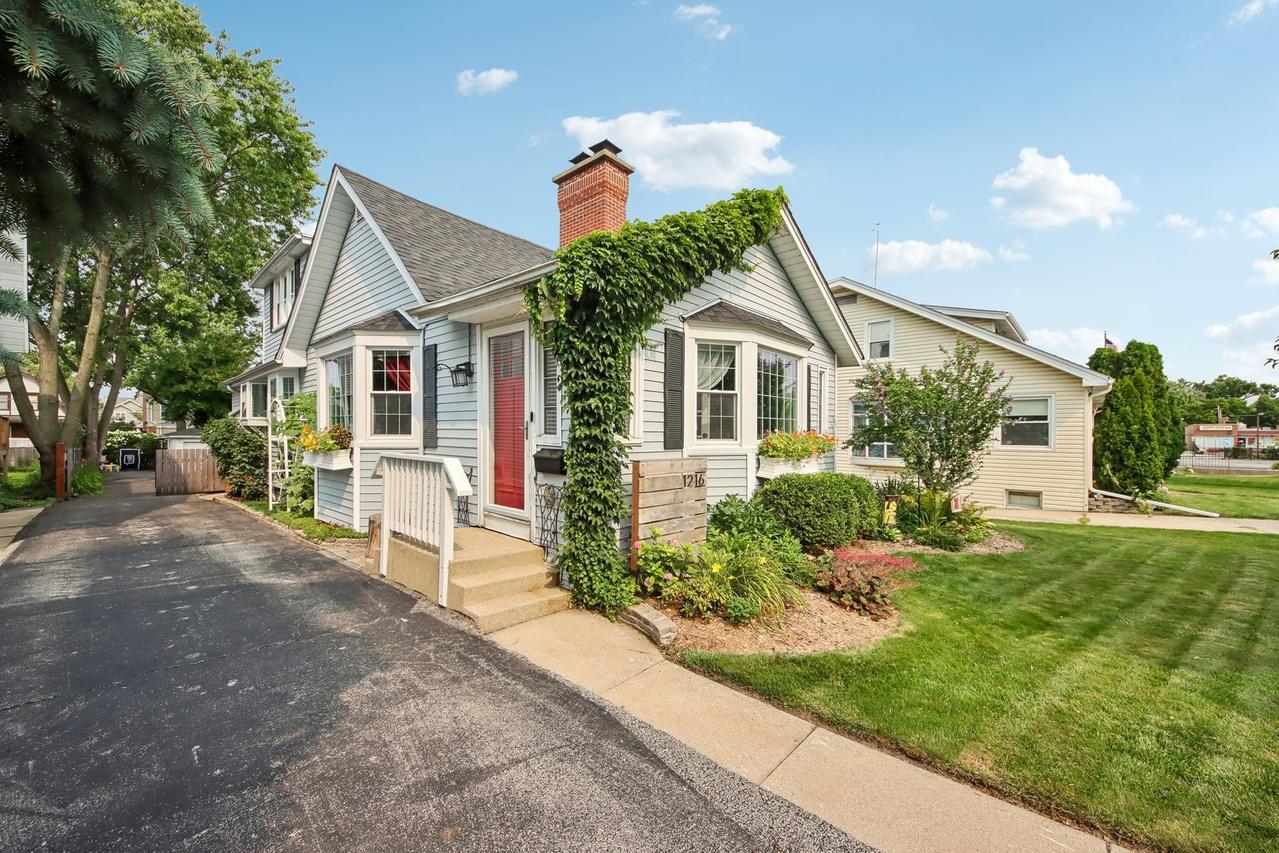 1216 Canfield Rd., Park Ridge, IL 60068