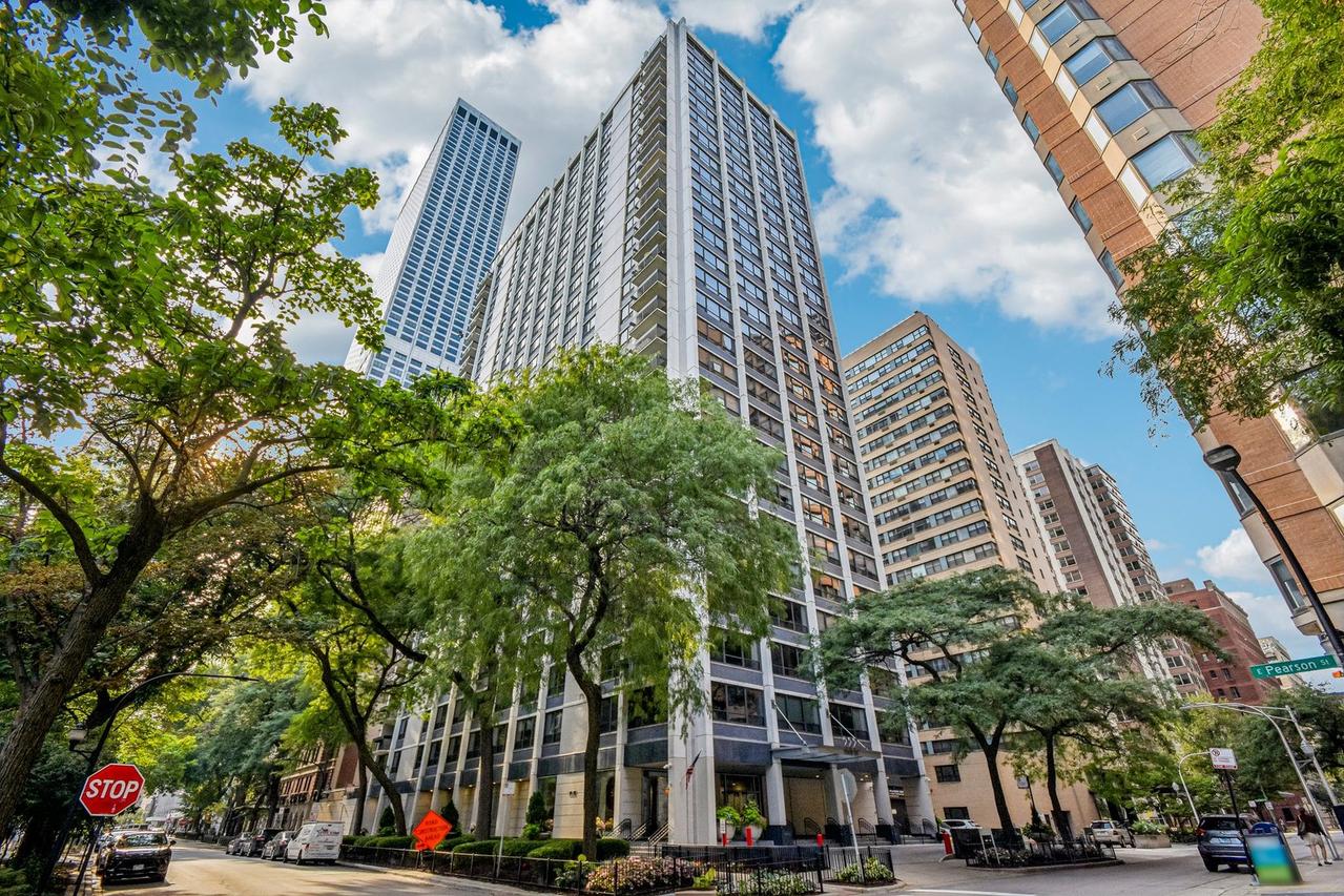 222 E Pearson St. #1006, Chicago, IL 60611