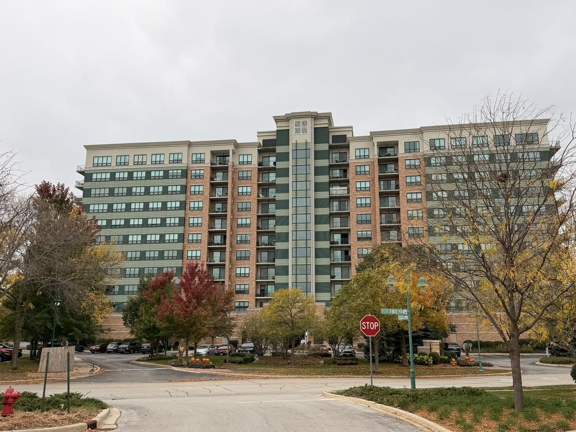 6420 Double Eagle Dr. #302, Woodridge, IL 60517