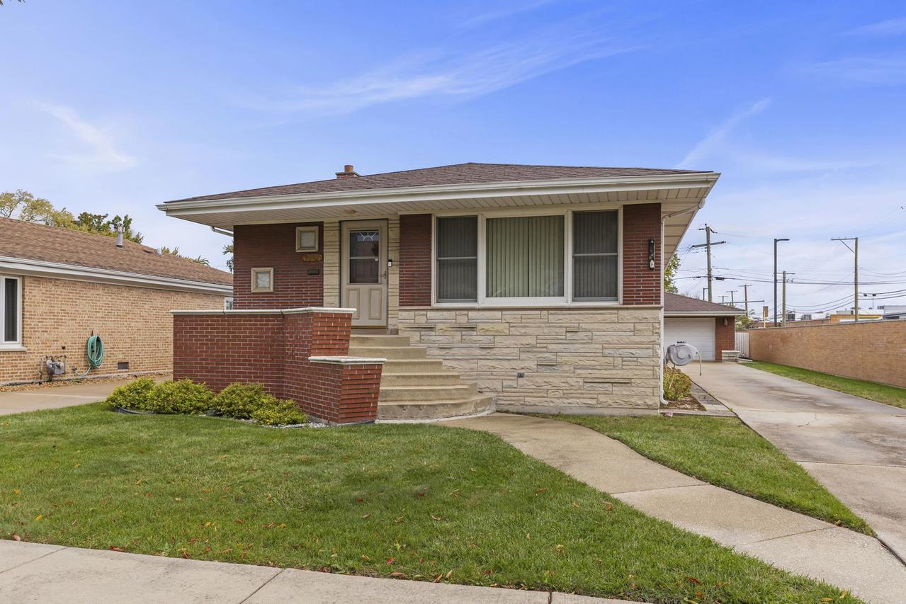 9429 Major Ave., Oak Lawn, IL 60453