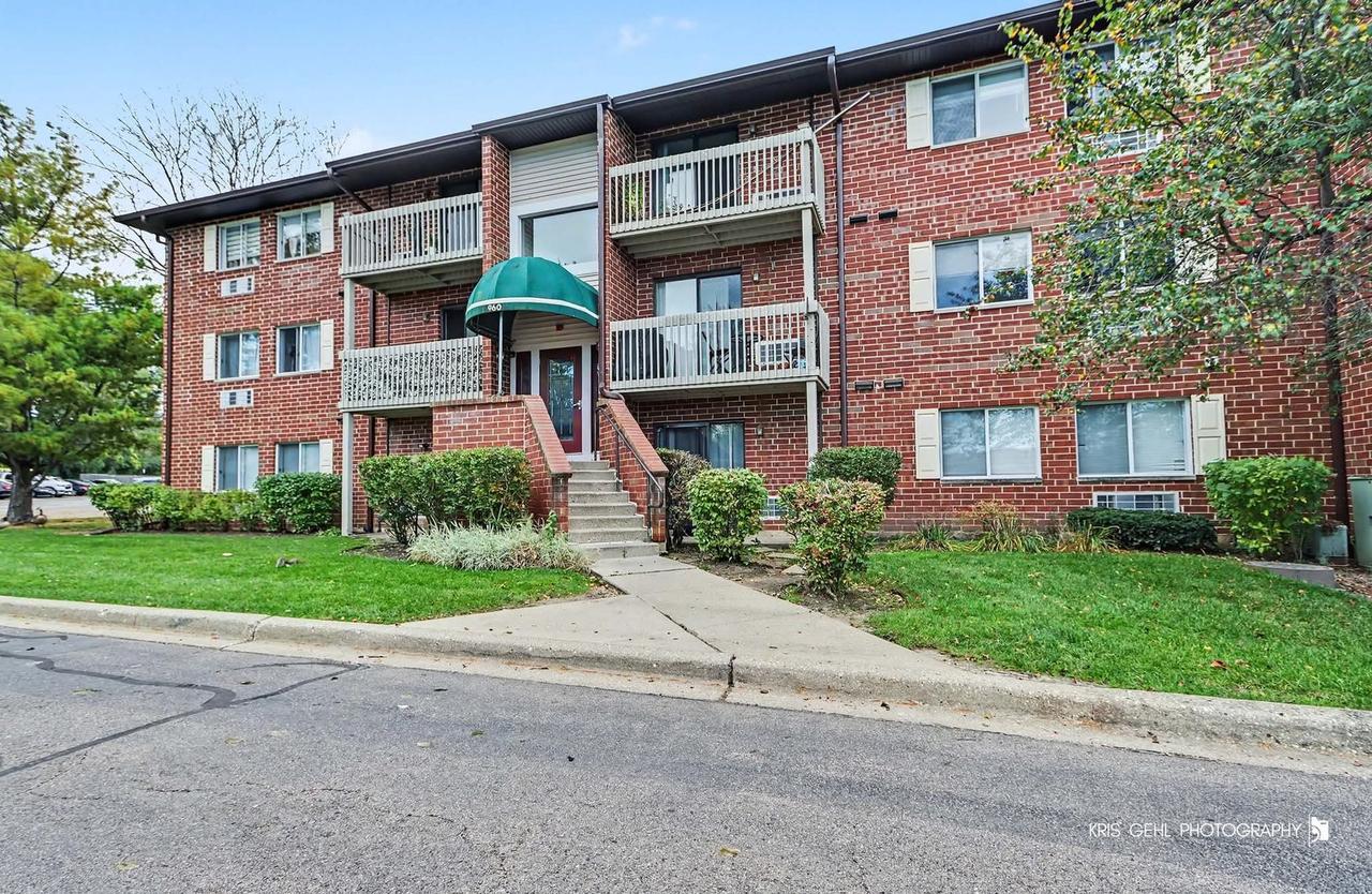 960 N Lakeside Dr. #2-A, Vernon Hills, IL 60061