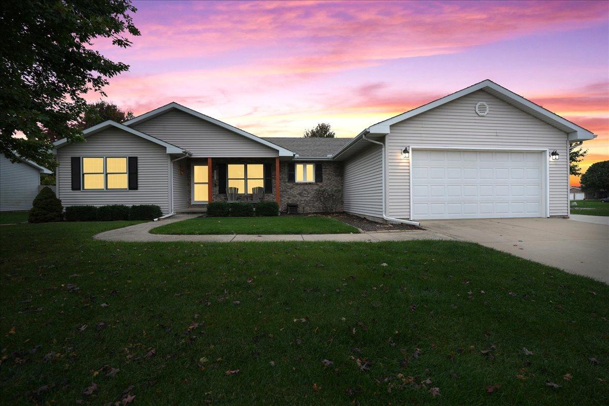 802 Platt Way, Hudson, IL 61748