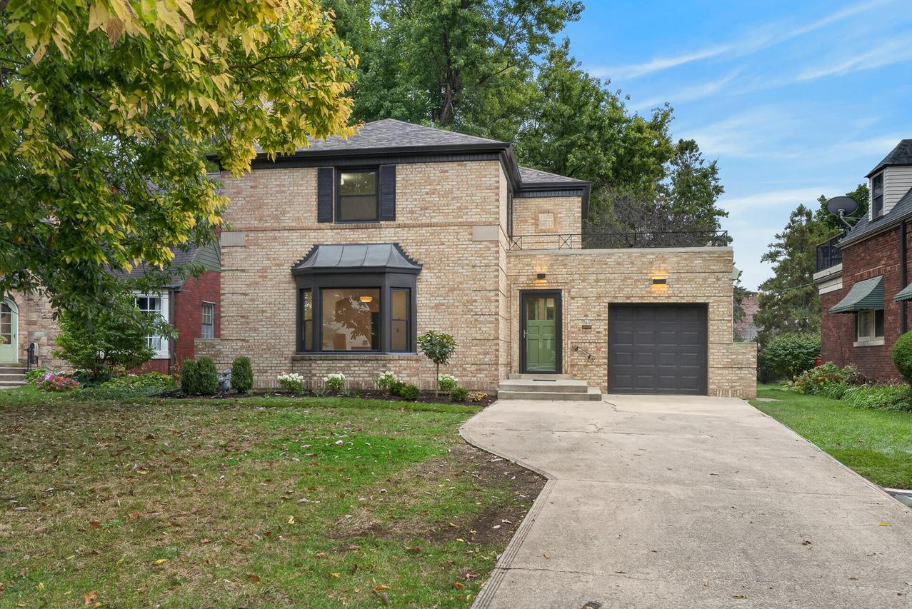 519 Uvedale Rd., Riverside, IL 60546