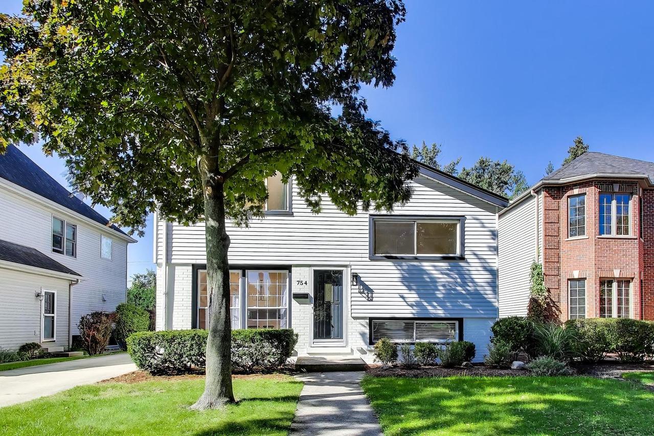 754 S Saylor Ave., Elmhurst, IL 60126