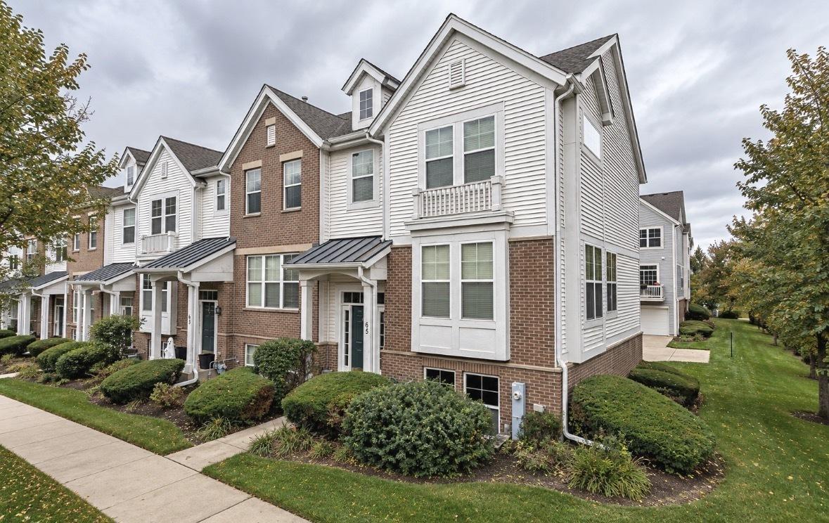 65 Veneto Ct., Streamwood, IL 60107