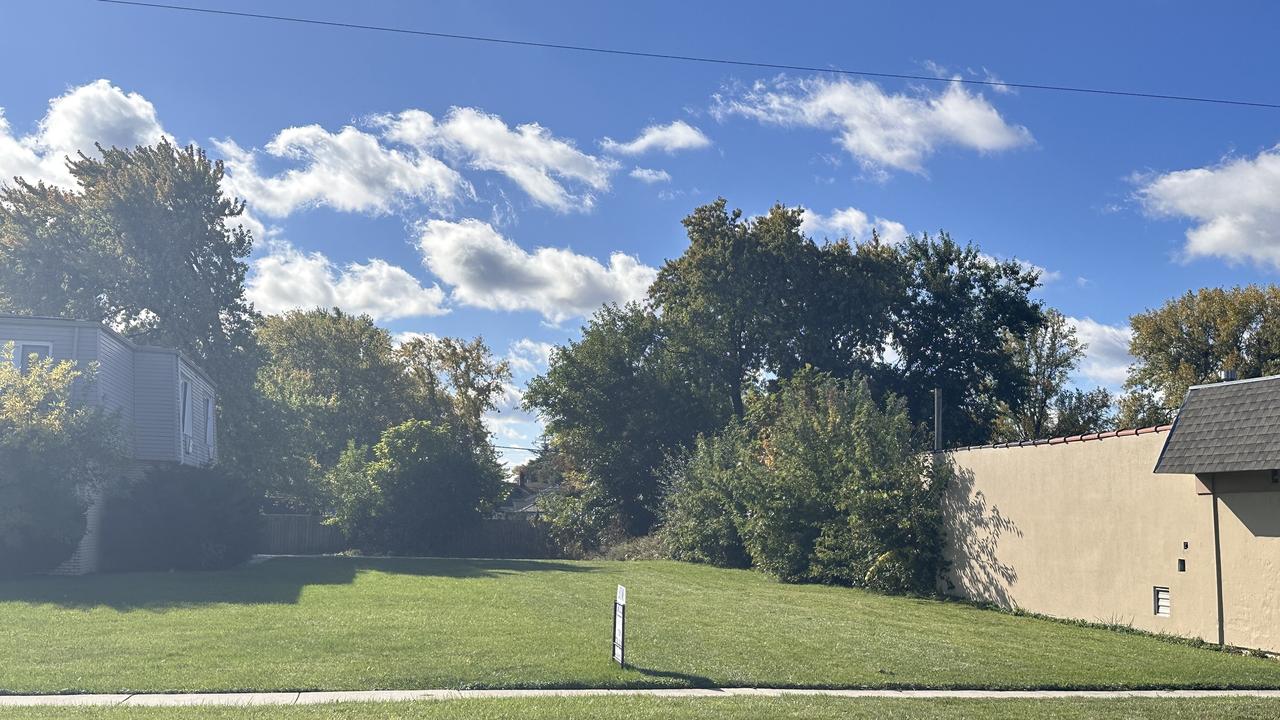 8453 W 79th St., Justice, IL 60458