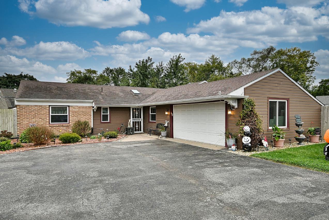 116 Stoneham Ct., Bolingbrook, IL 60440