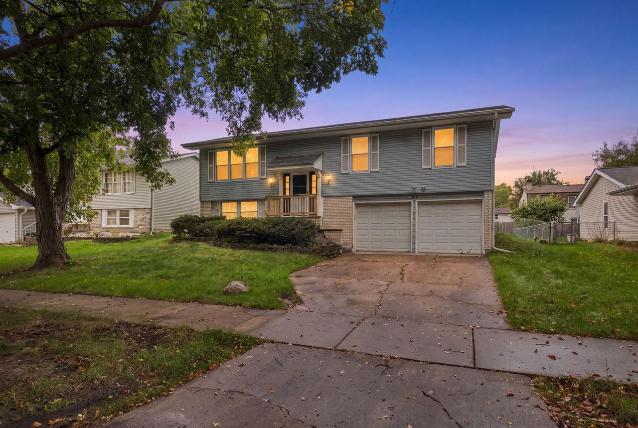 149 S Lancaster Dr., Bolingbrook, IL 60440