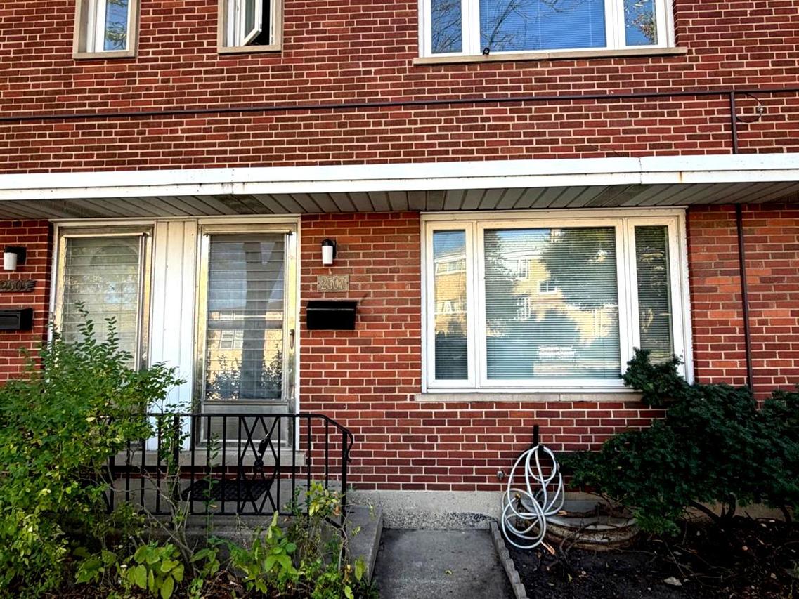 2507 W Howard St., Chicago, IL 60645