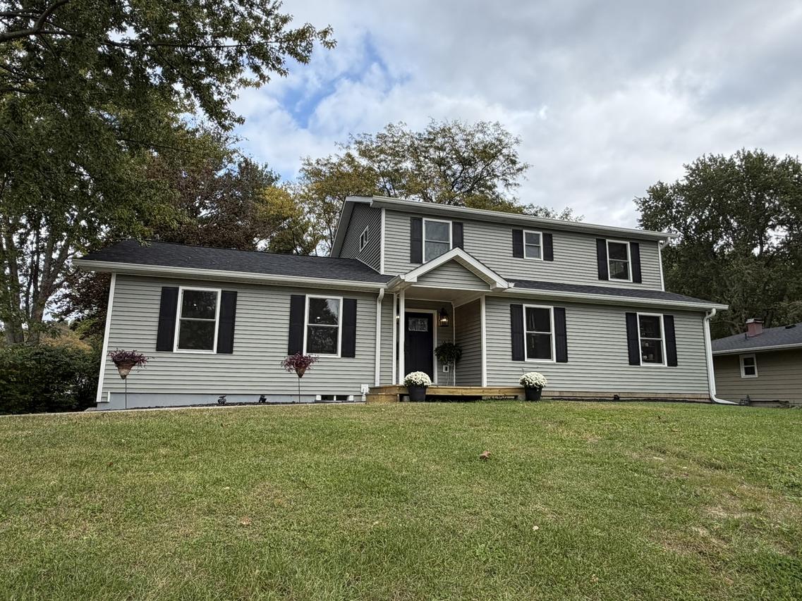 235 Park Crest Dr., Freeport, IL 61032