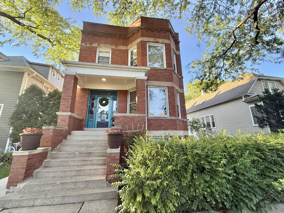 5834 W Dakin St., Chicago, IL 60634