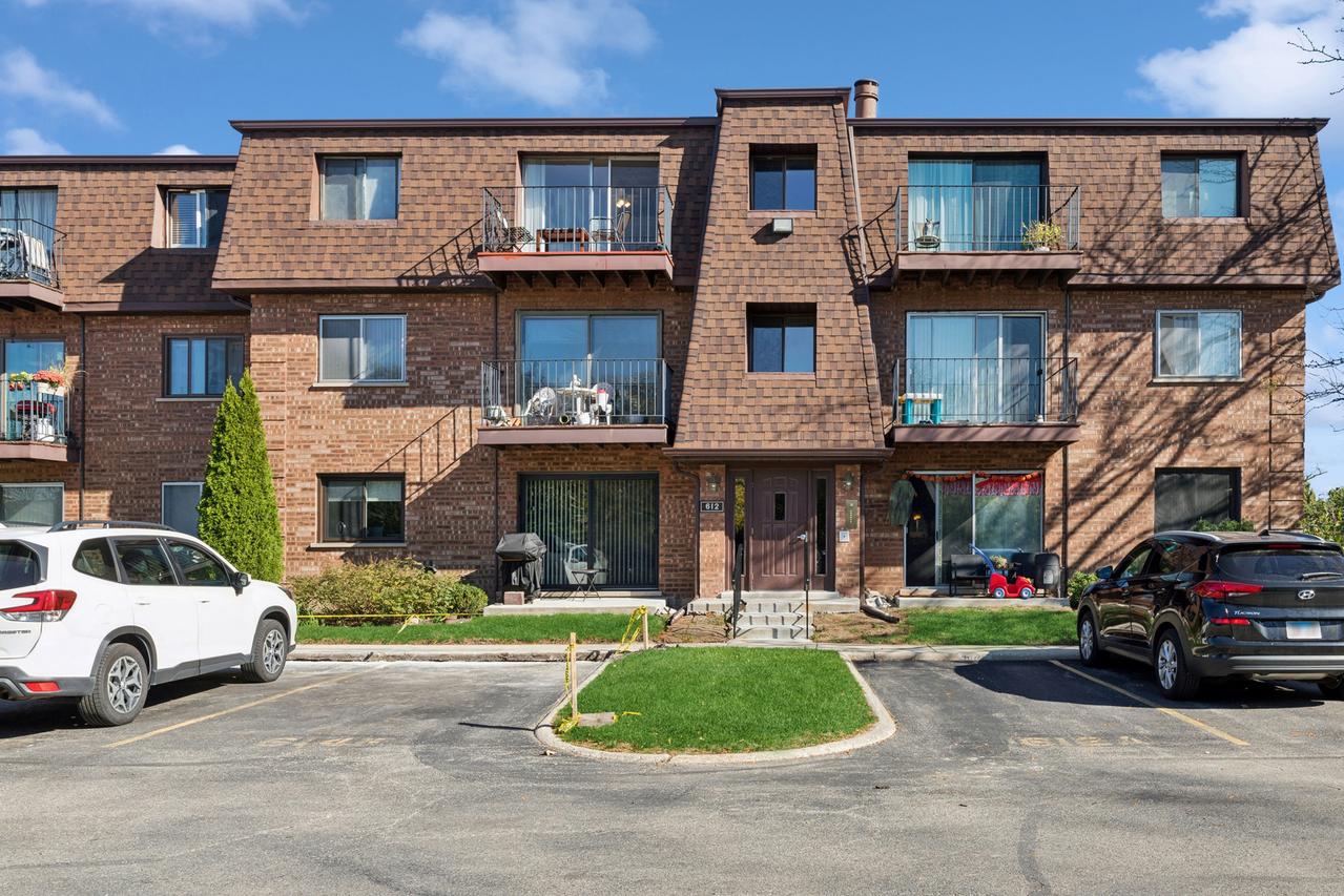 612 Cobblestone Cir. #E, Glenview, IL 60025