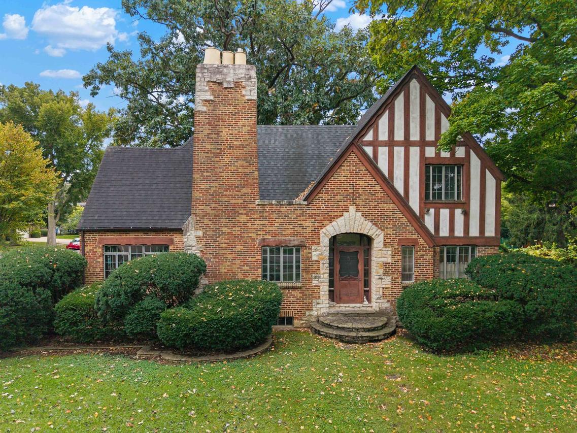412 S Wa Pella Ave., Mount Prospect, IL 60056