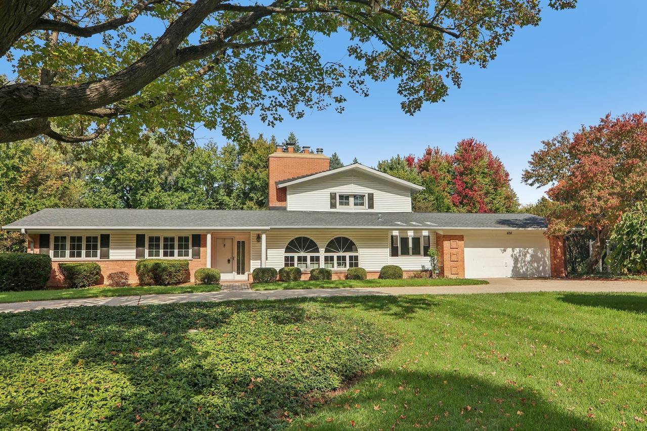 424 Otis Rd., Barrington, IL 60010