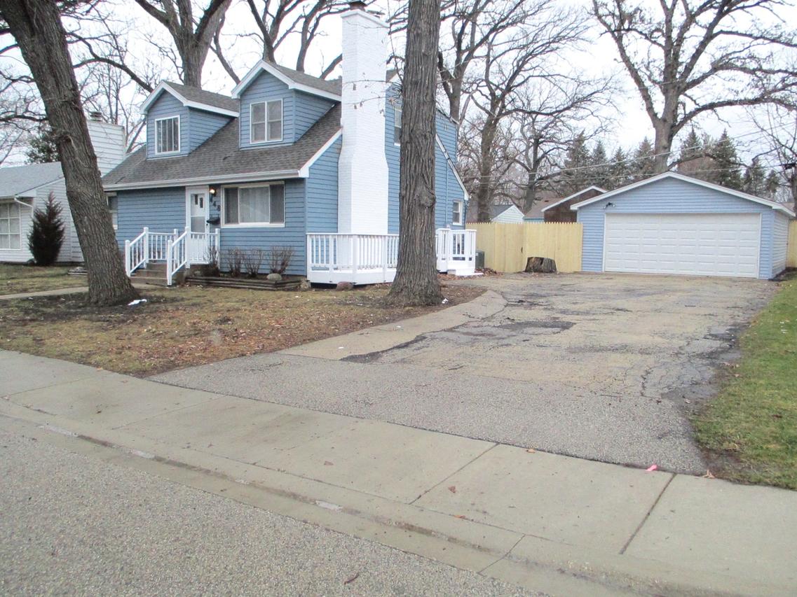 448 Midway Dr., Mundelein, IL 60060