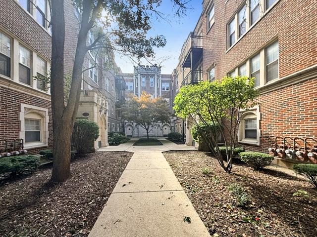 2317 E 70th Pl. #111W, Chicago, IL 60649