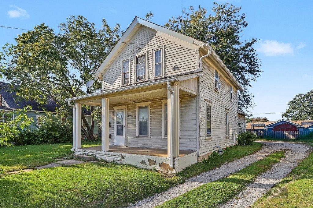 1242 E New York St., Aurora, IL 60505