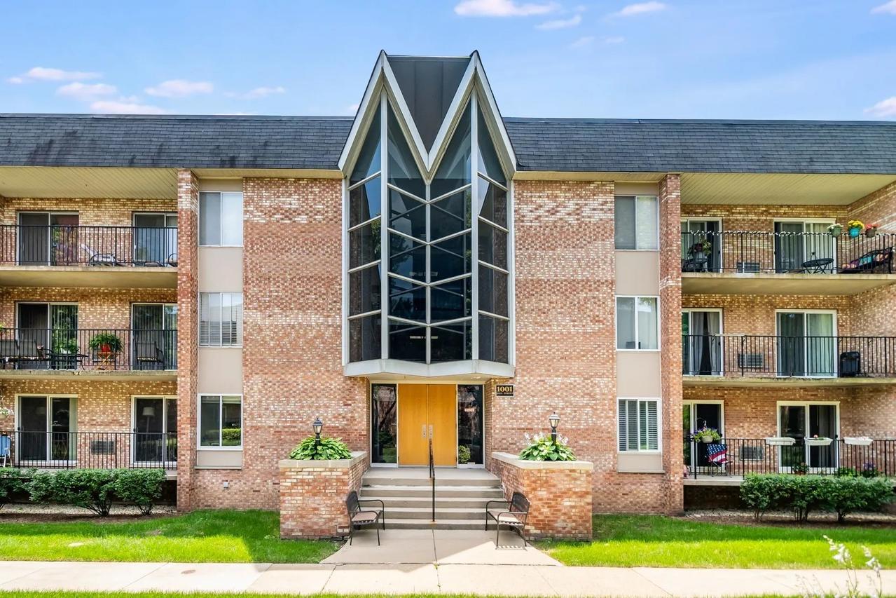 1001 N Mill St. #307, Naperville, IL 60563