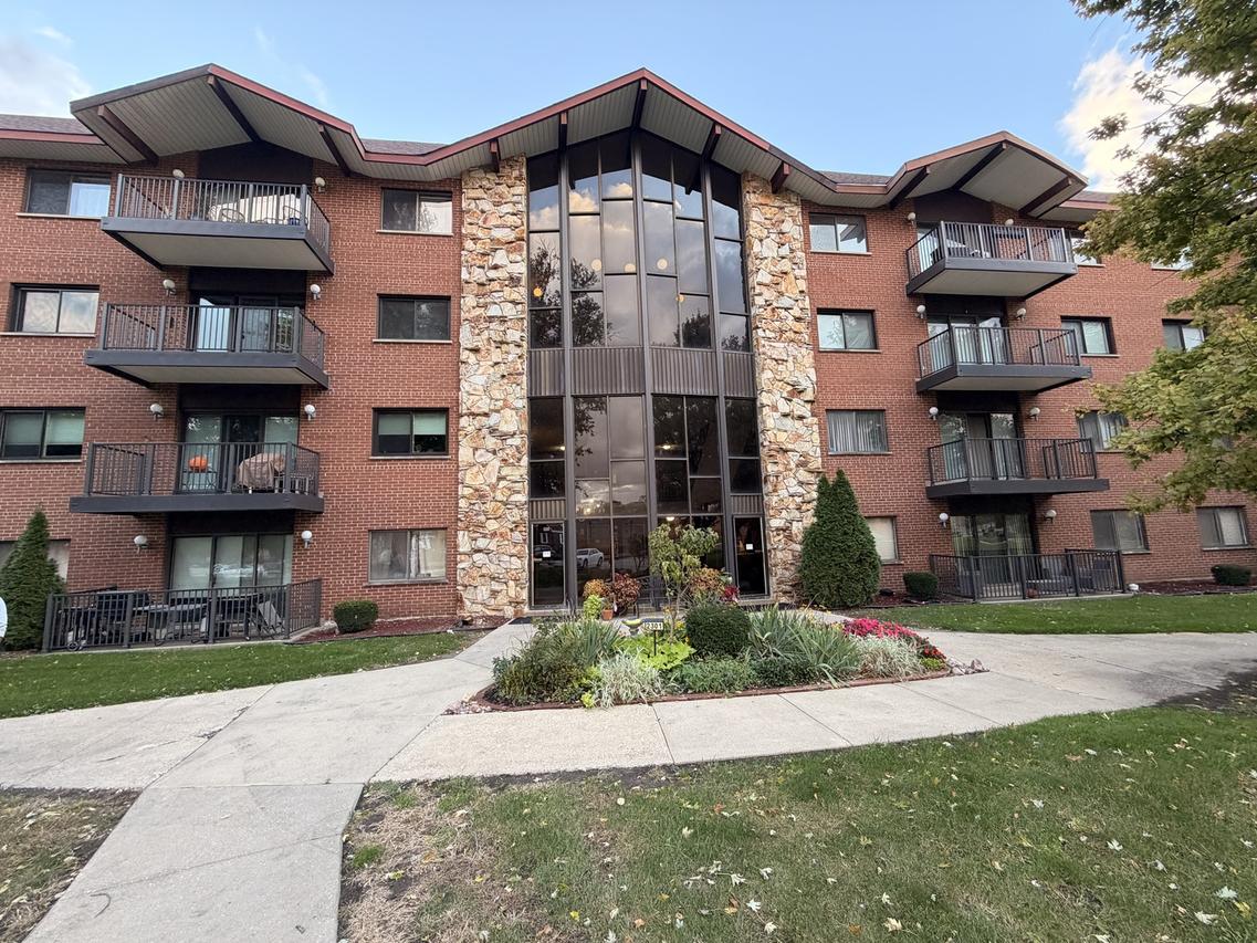 2301 183rd St. #104A, Homewood, IL 60430