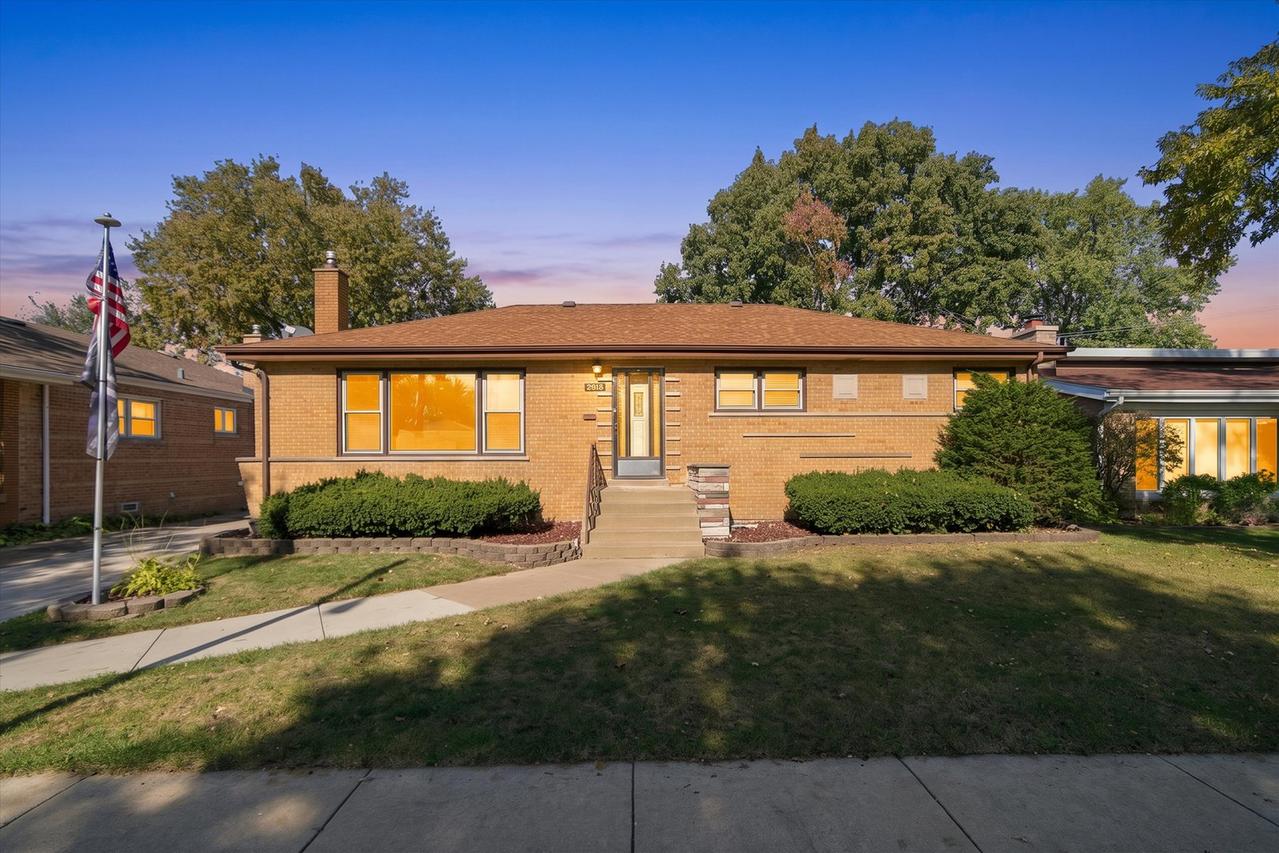 2818 W 101st St., Evergreen Park, IL 60805