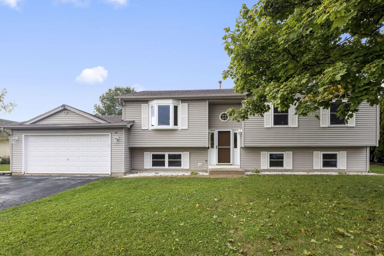 219 Newport Tr., Mchenry, IL 60050
