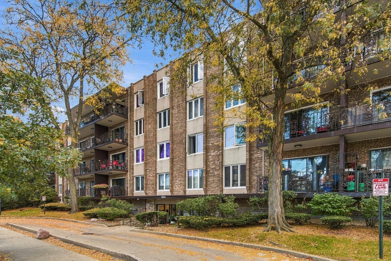 5501 Lincoln Ave. #206, Morton Grove, IL 60053