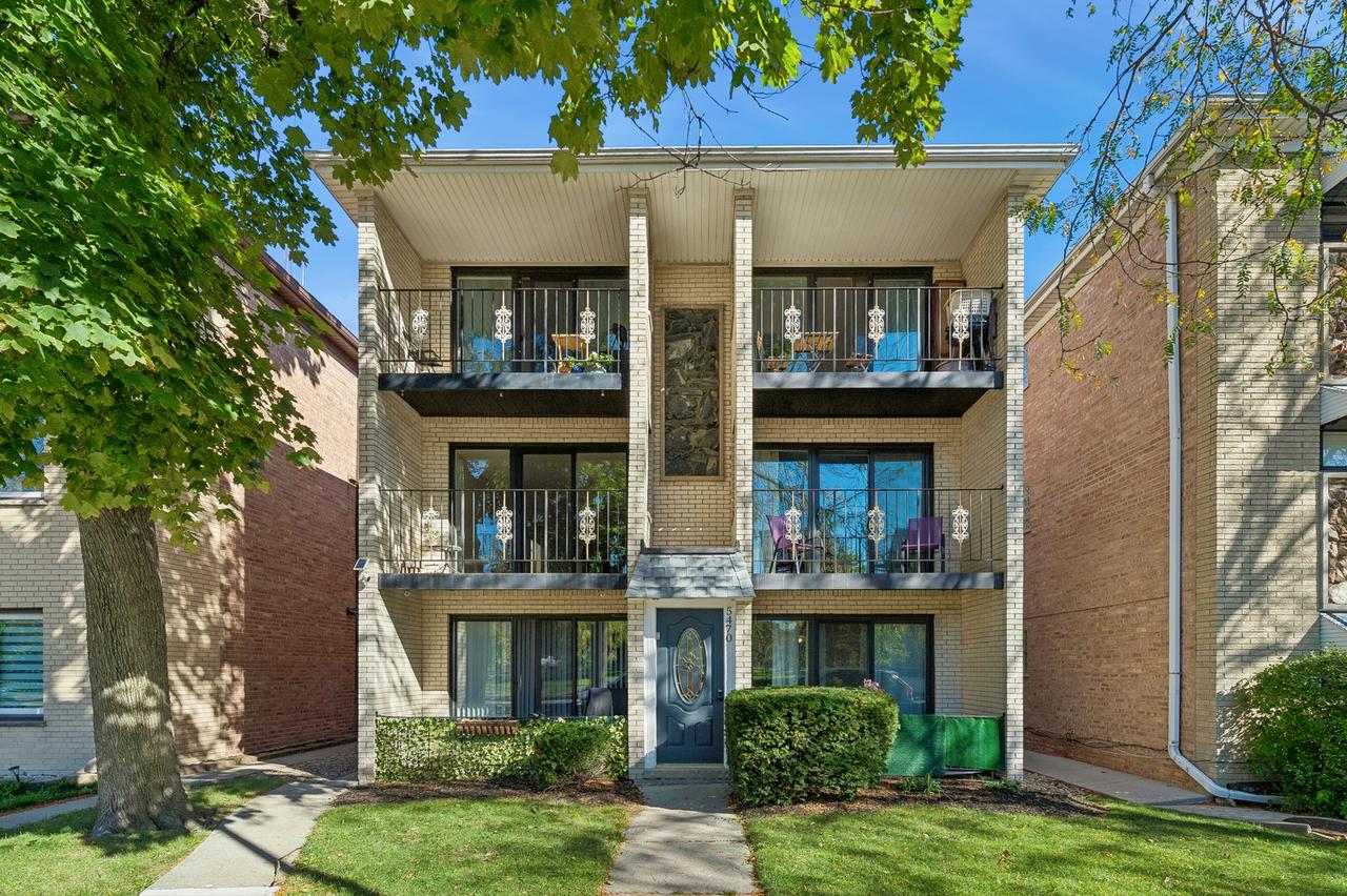 5470 W Higgins Ave. #2E, Chicago, IL 60630